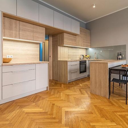 Stylish Luxury Flat In Old Town Apartamento Bratislava Exterior foto